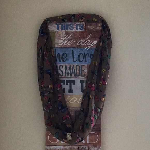 Scarf🧣New🧣 - Picture 2 of 3